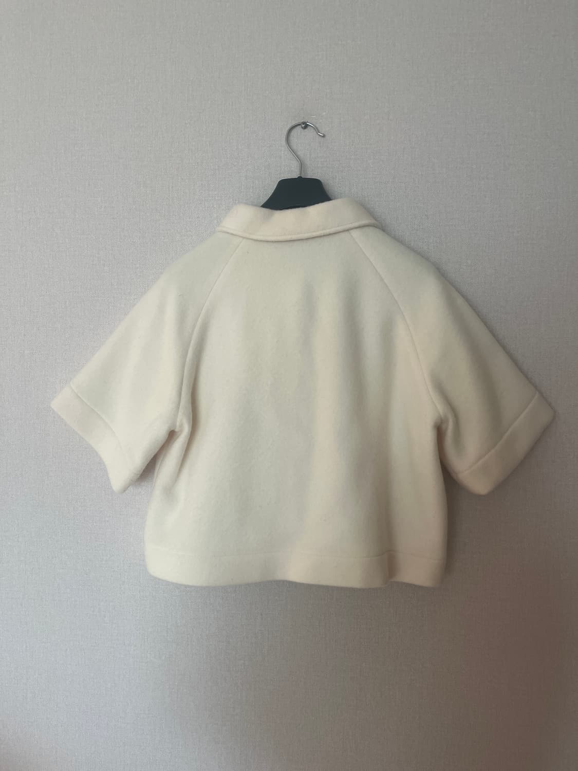 SSONYSAY의 아이보리 울 반팔 자켓 상품이미지3