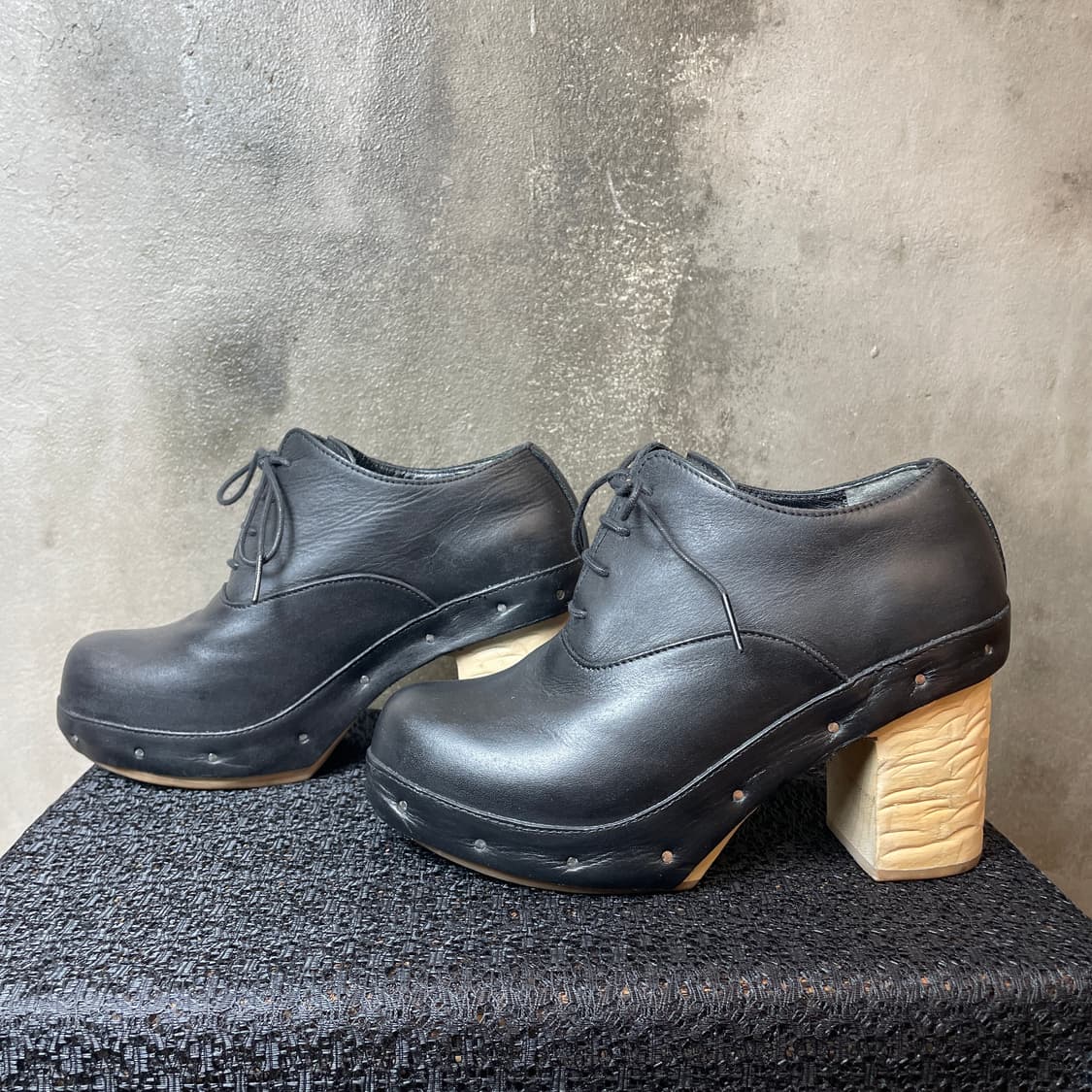 12aw 꼼데가르송 스터드 우드 힐 상품이미지6