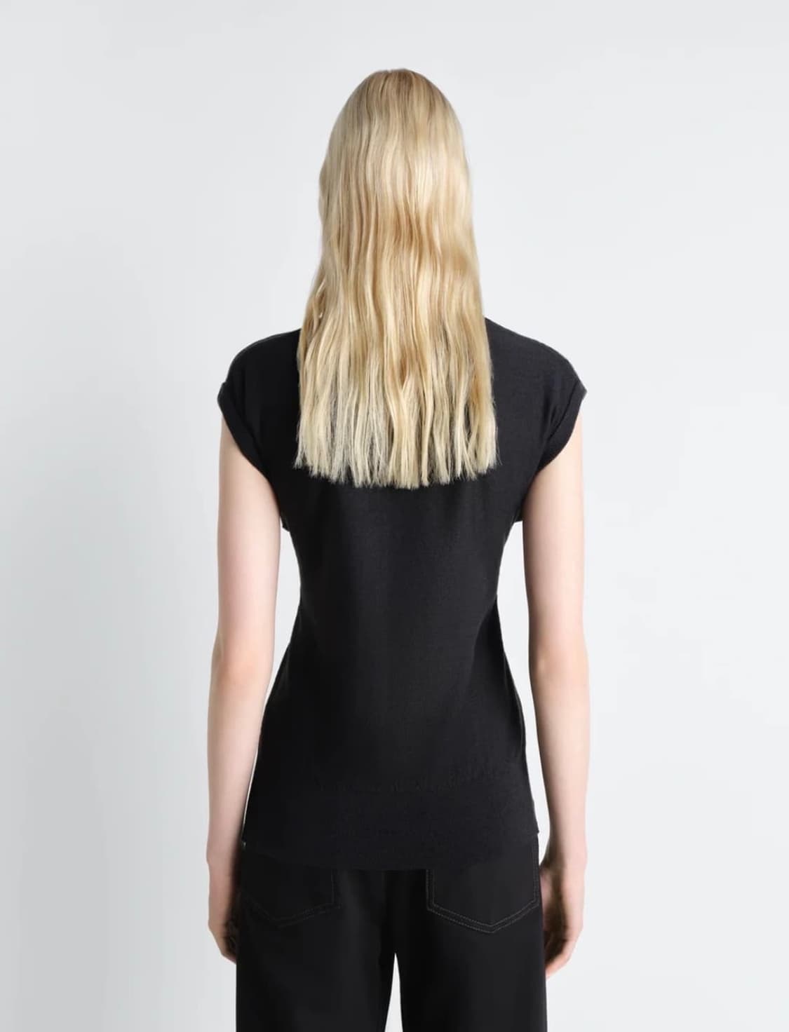 (XS,S,M) 르메르 슬리브리스 버튼 탑 블랙 26SS 상품이미지2