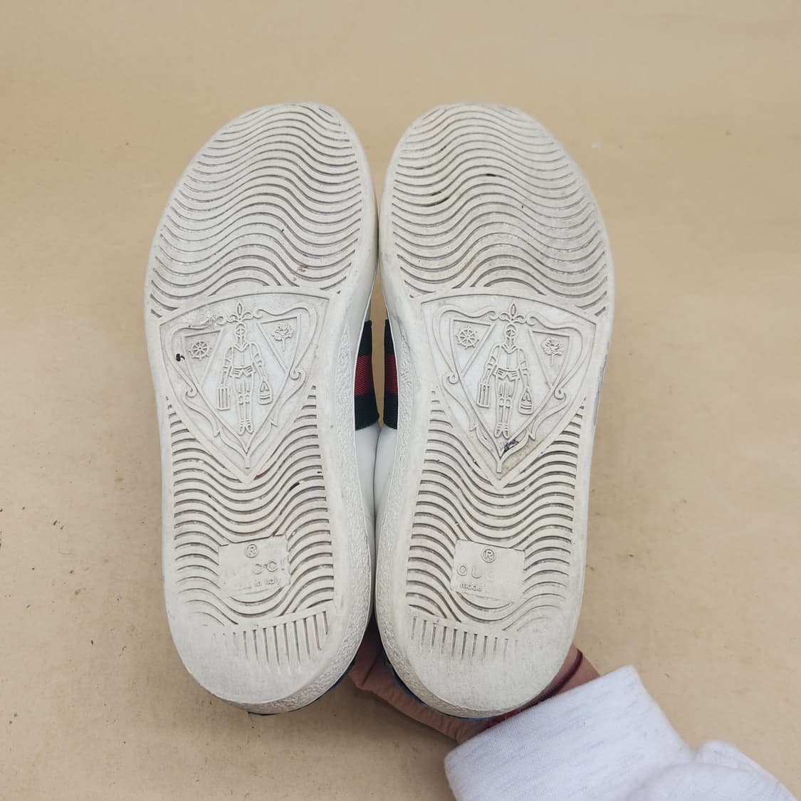 구찌 에이스플라워 자수 스니커즈35 225 상품이미지3