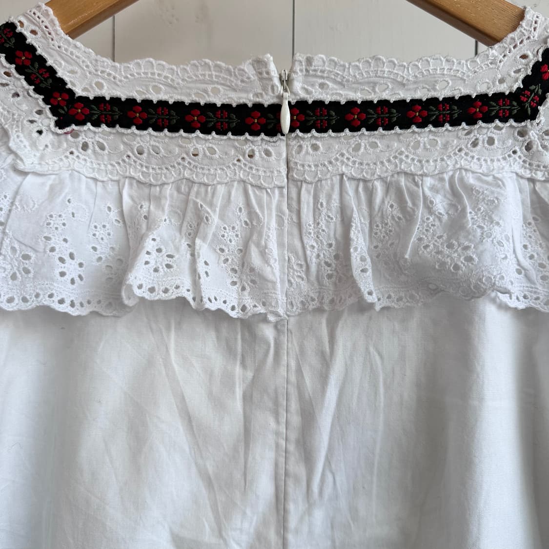 레이스 프릴 블라우스 화이트 퍼프소매 상품이미지5