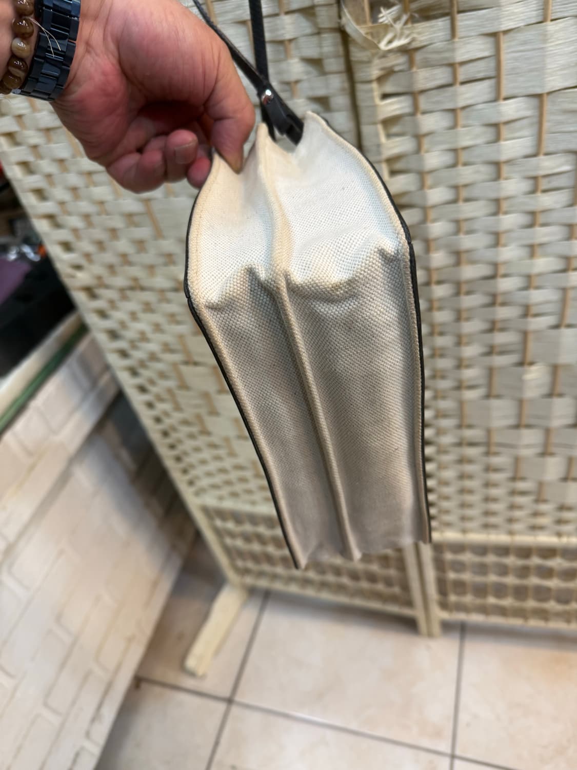 정품 발렌시아가 캔버스 포세트 크로스백 팝니다 상품이미지6