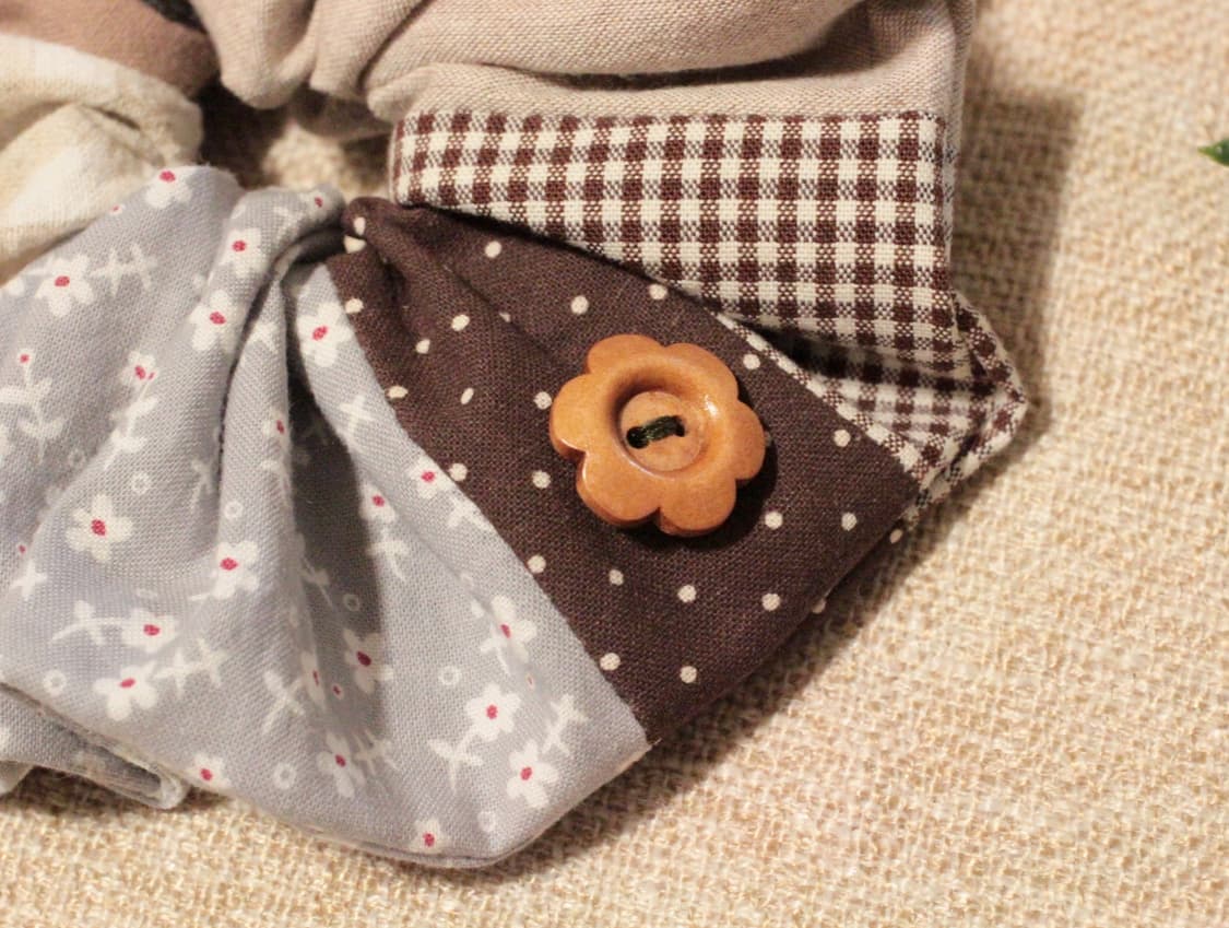 핸드메이드 패치워크 단추 스크런치 상품이미지3