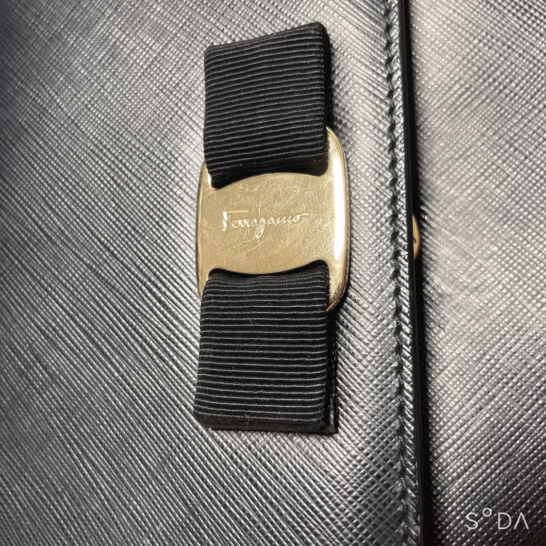 페라가모 블랙 체인백 간치니 FF 로고 크로스백 상품이미지2