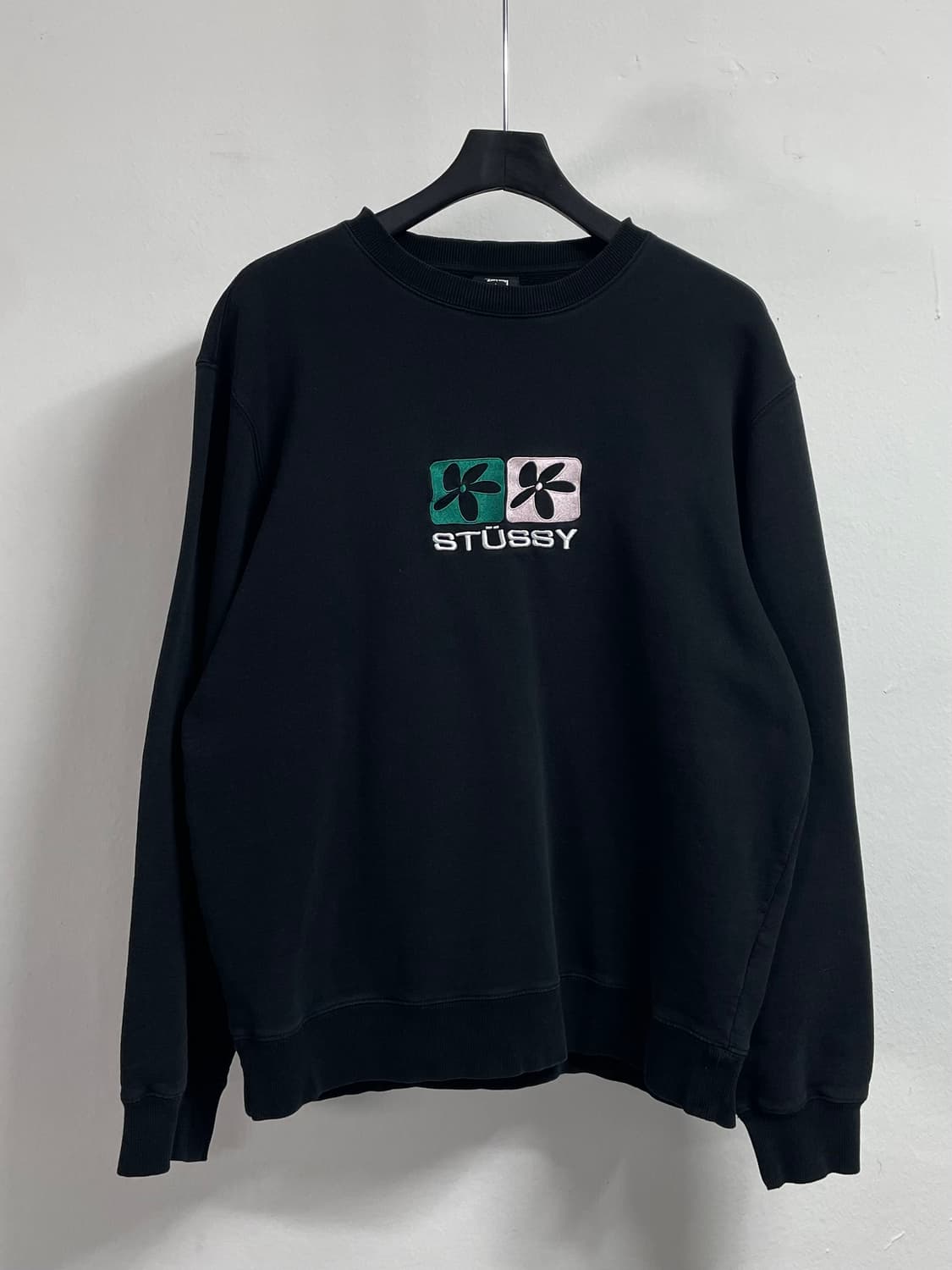 스투시 플라워 스퀘어 맨투맨 (on.612)   상품이미지1