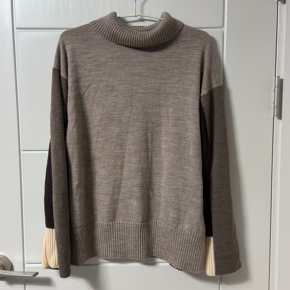 COS 코스 컬러블록 울 터틀넥 니트 상품이미지2