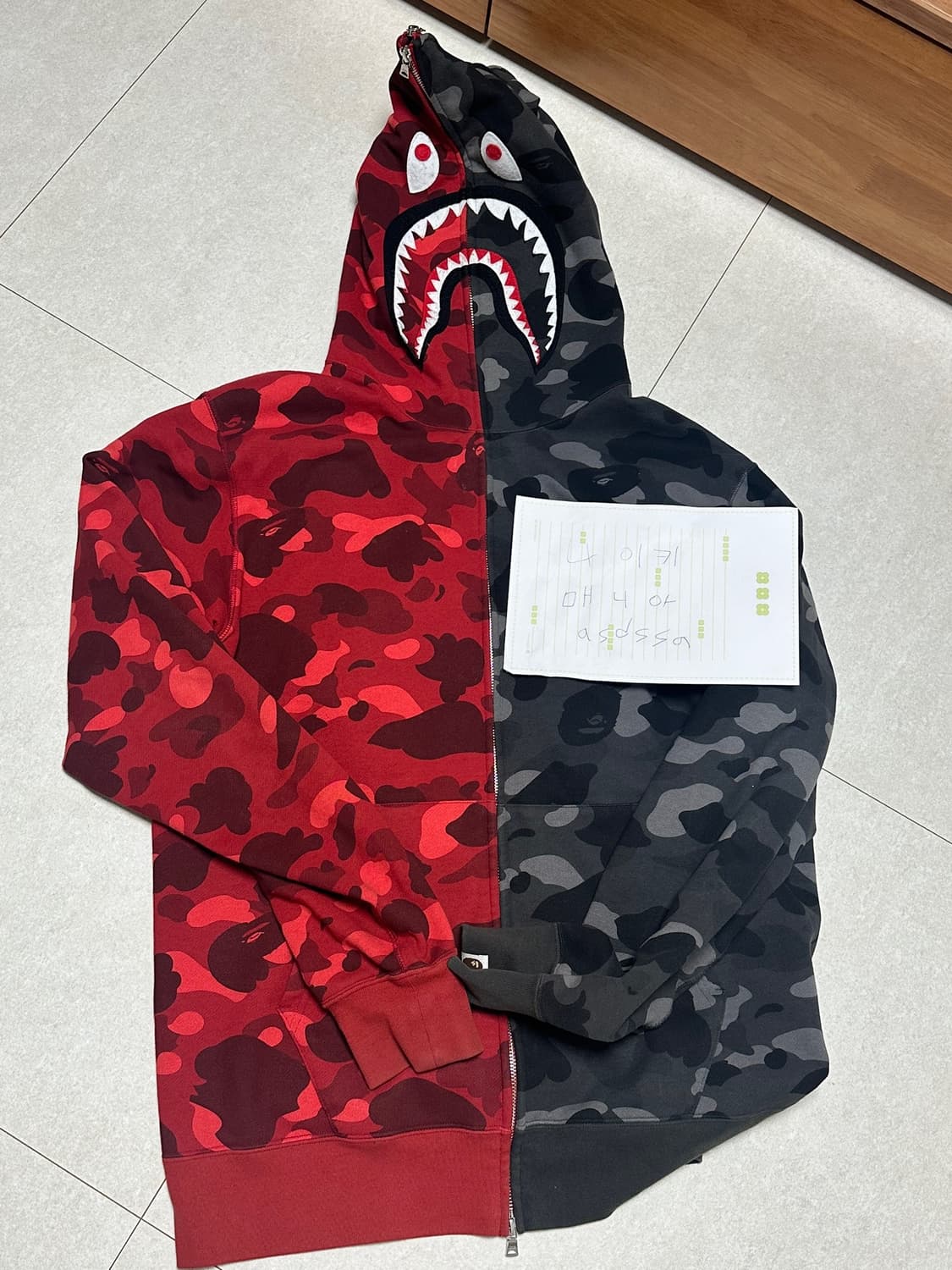 베이프 컬러 카모 세퍼레이트 샤크 후드집업 레드 블랙 상품이미지1