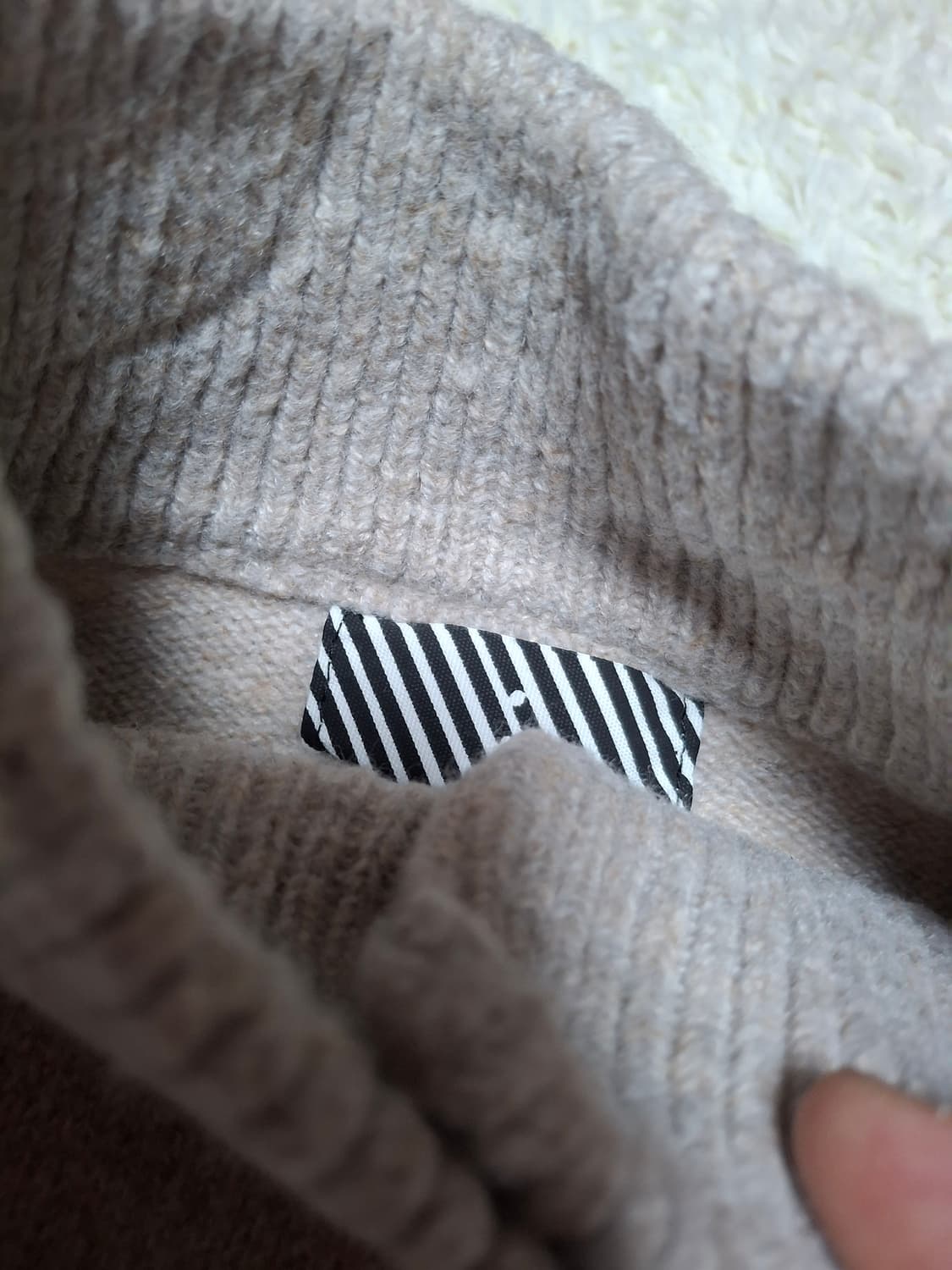 (마지막특가) 피그먼트 니트 스웨터 상품이미지4