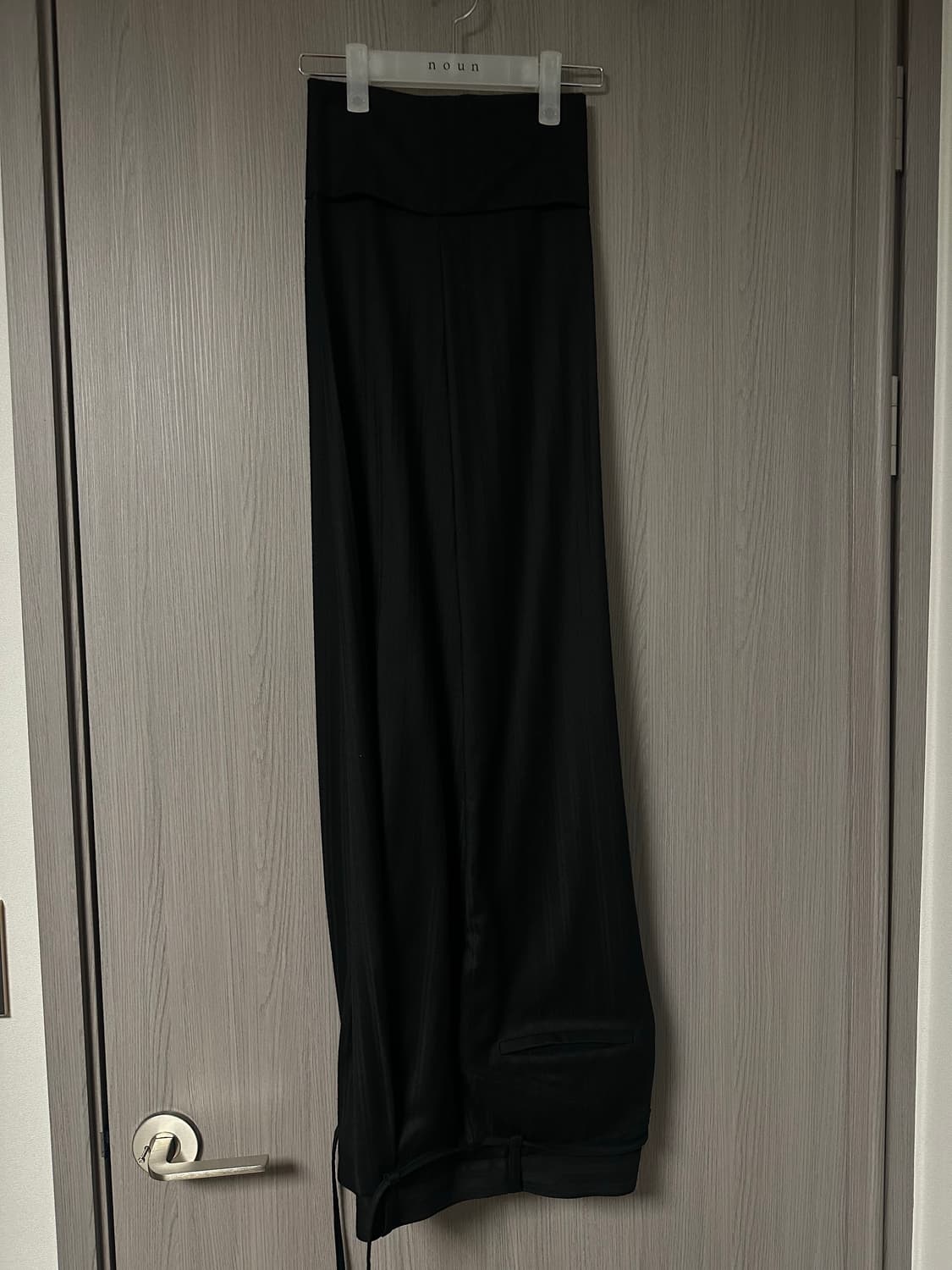 (1, 초판 명작) 웨이비니스 딥원턱 턴업 슬랙스 블랙 스트라이프 상품이미지2