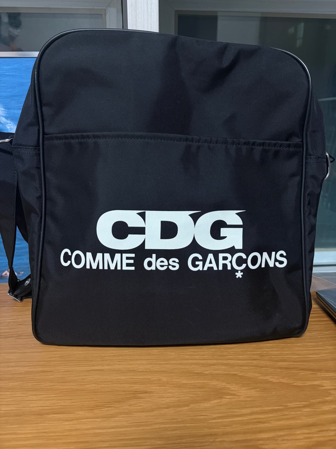 꼼데가르송 크로스백 상품이미지1