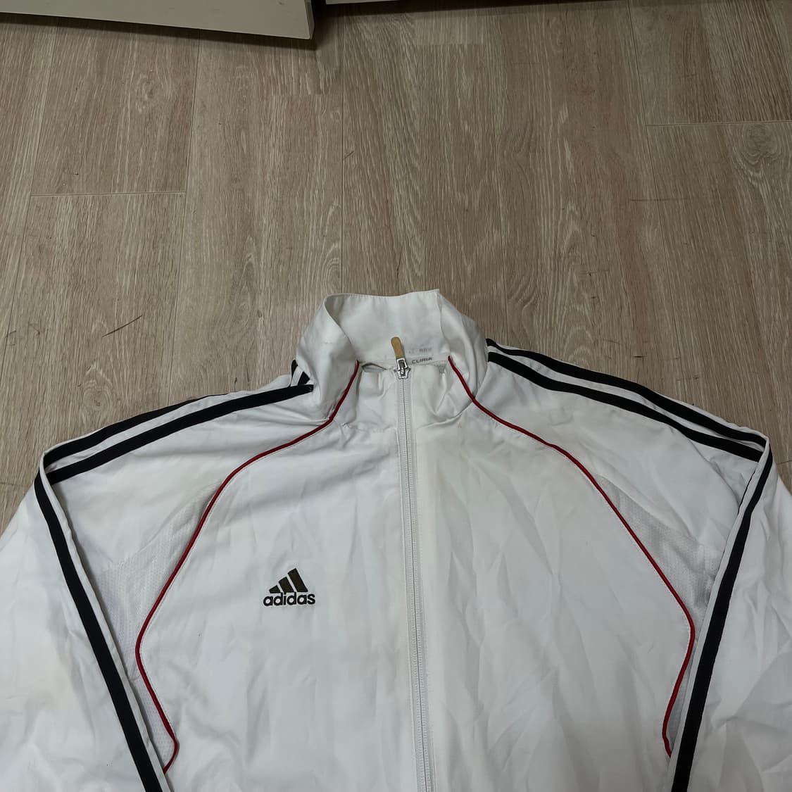 아디다스 화이트 레드 라인 바람막이 L/100 상품이미지2