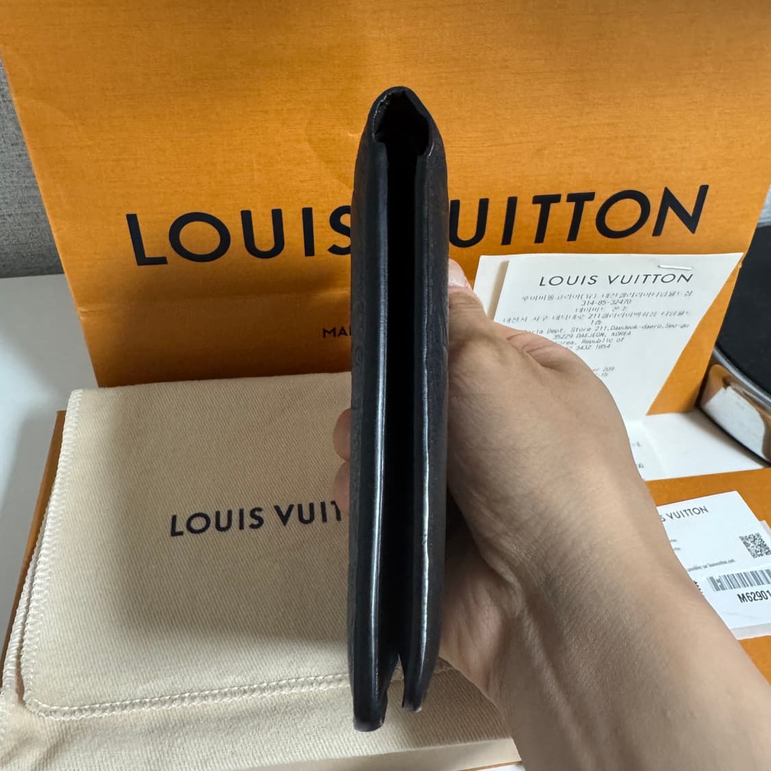 루이비통 모노그램 쉐도우 반지갑 블랙 상품이미지3