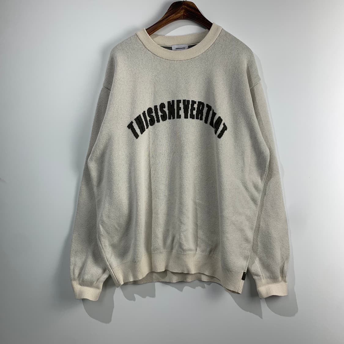 디스이즈네버댓 스펠아웃 아이보리 니트 상품이미지2