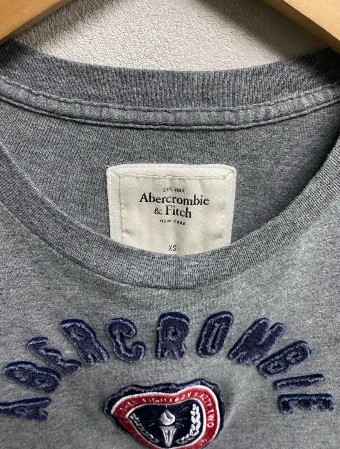 아베크롬비 Y2K 슬림핏 그레이 티셔츠 XS 상품이미지4