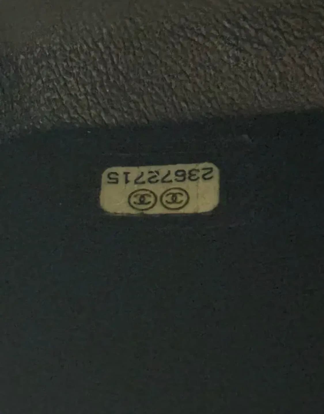 샤넬 클래식 쁘띠삭 플랩백 카프 올블랙 상품이미지7