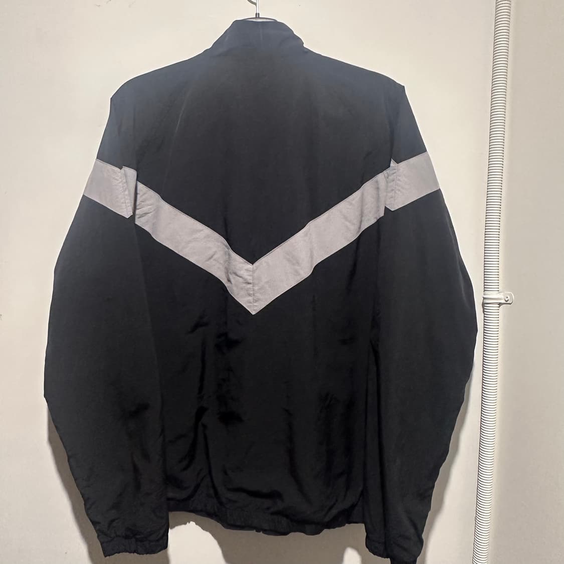 칼하트 블랙/화이트 바람막이  상품이미지5