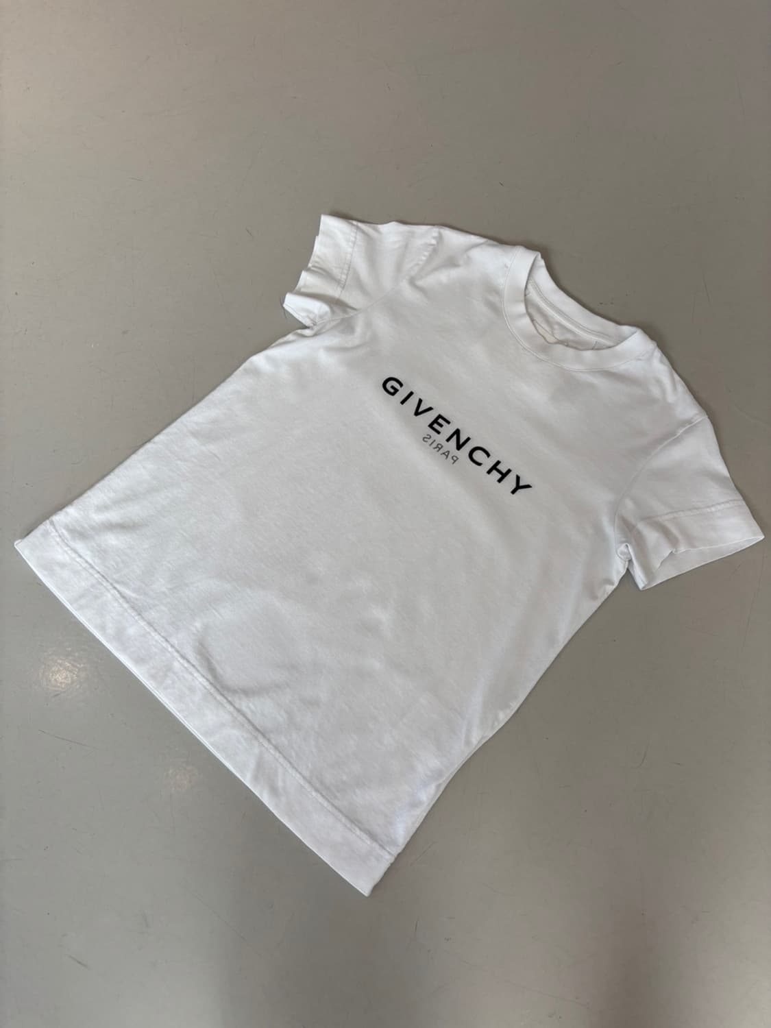 Givenchy Round T 상품이미지3