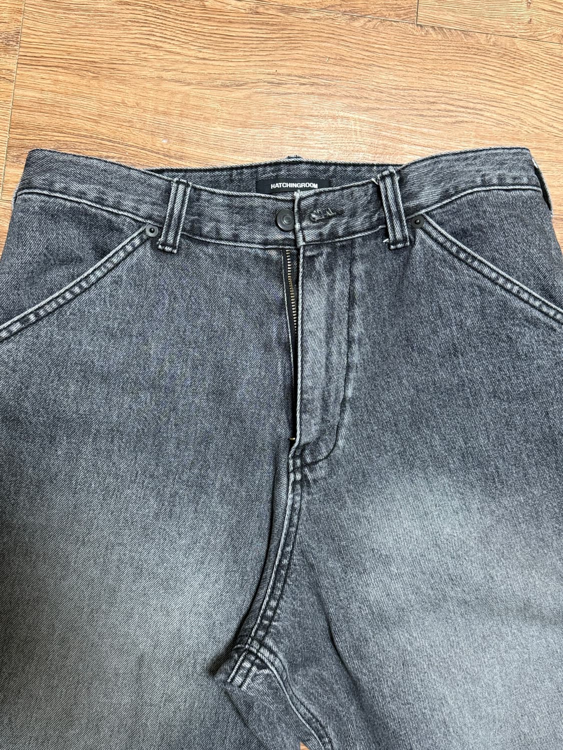 해칭룸 와이드 커브진 워시드 블랙 2사이즈 상품이미지4