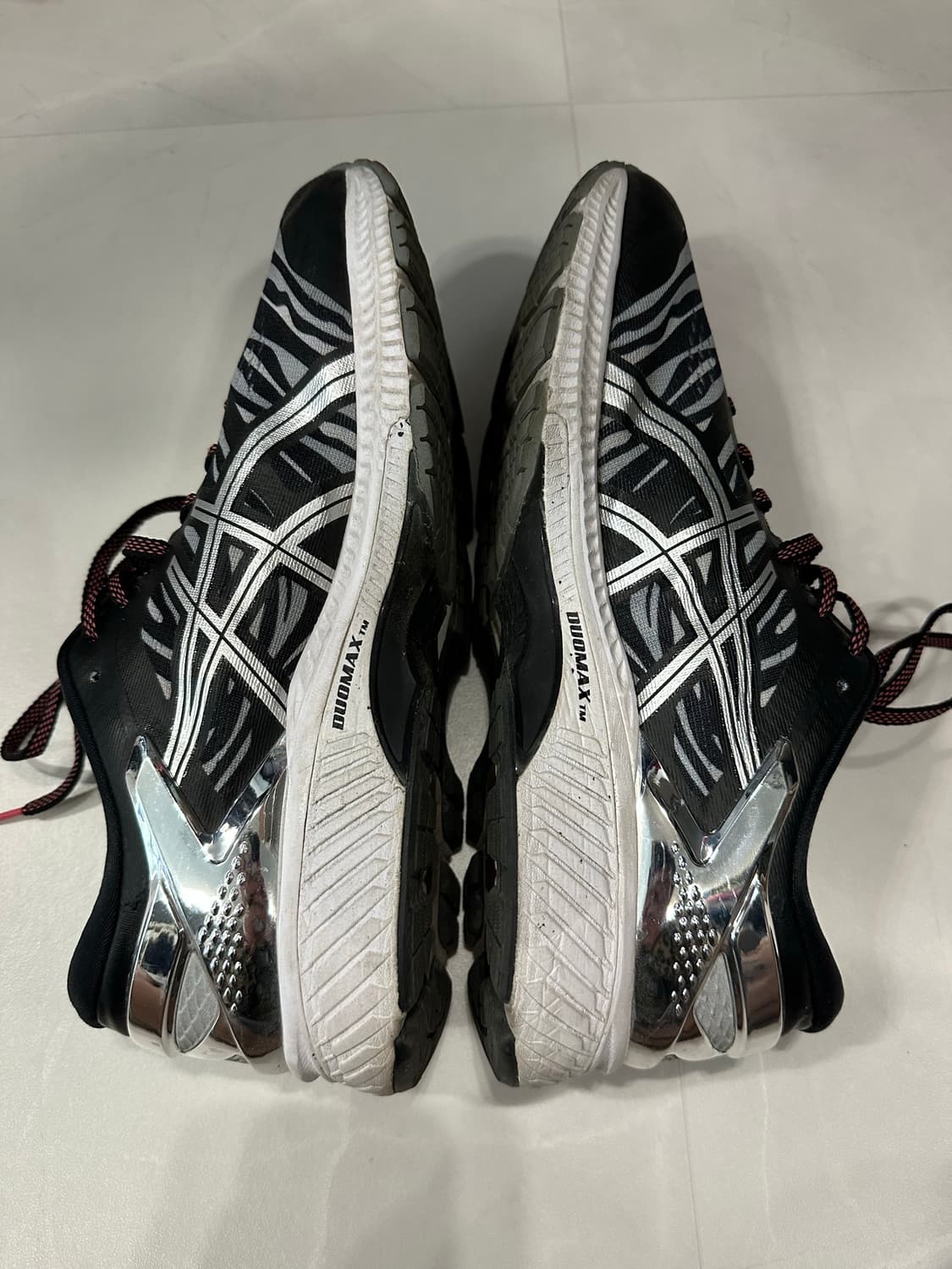 [270]아식스 젤카야노26 지브라 런닝화 상품이미지3