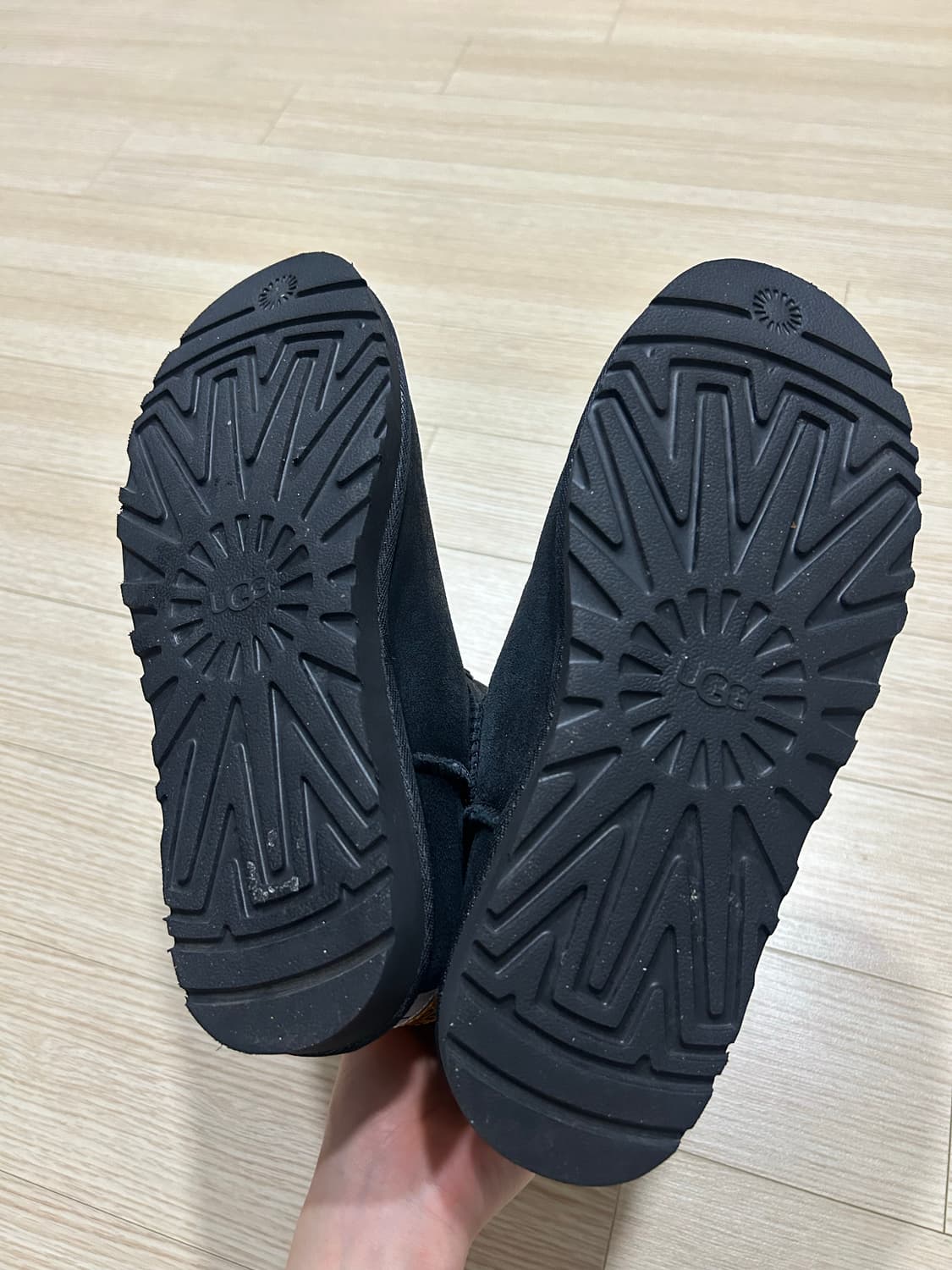 어그 x 갤러리 디파트먼트 클래식 쇼트 부츠 블랙 상품이미지6