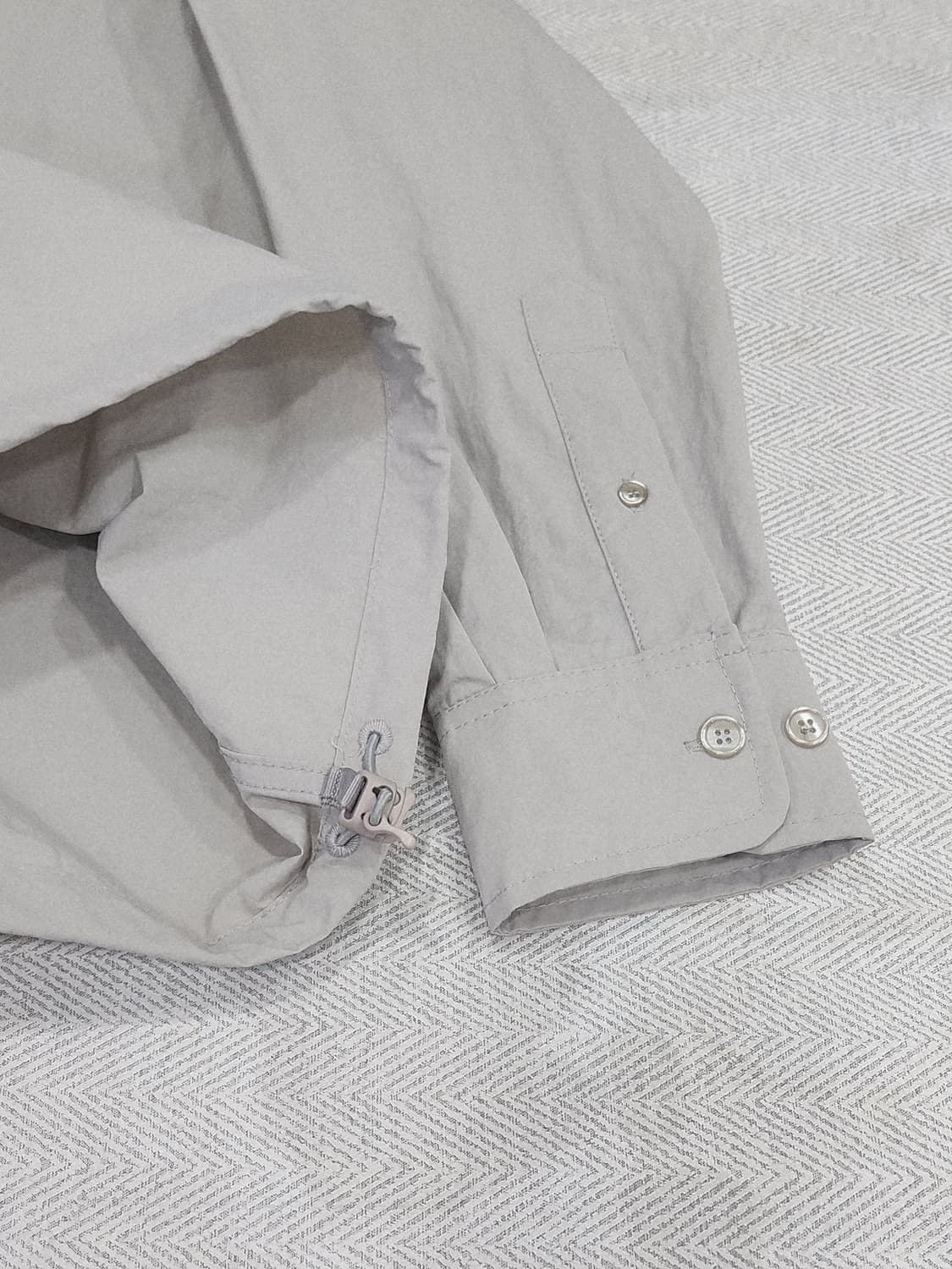 [M] YALE 예일 자수로고 바스락 오버핏 셔츠 라이트그레이 상품이미지5