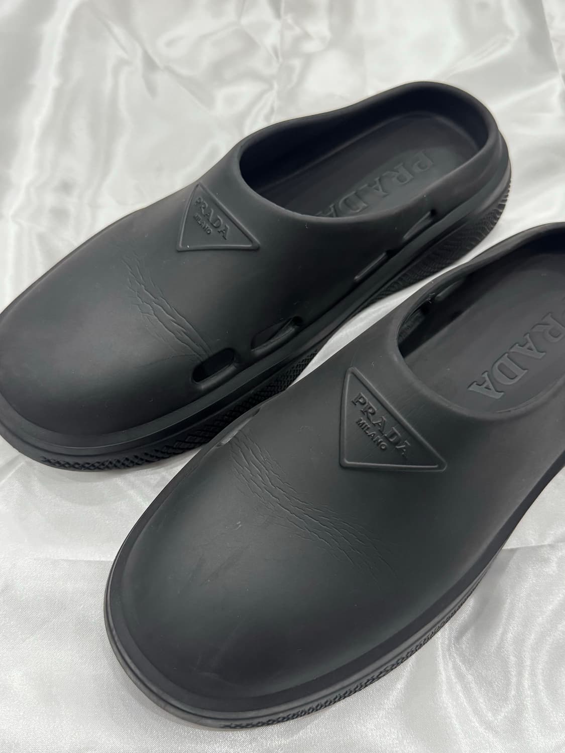 프라다 멜로우 러버 삼각로고 물 클로그 샌들 (10사이즈) 상품이미지2