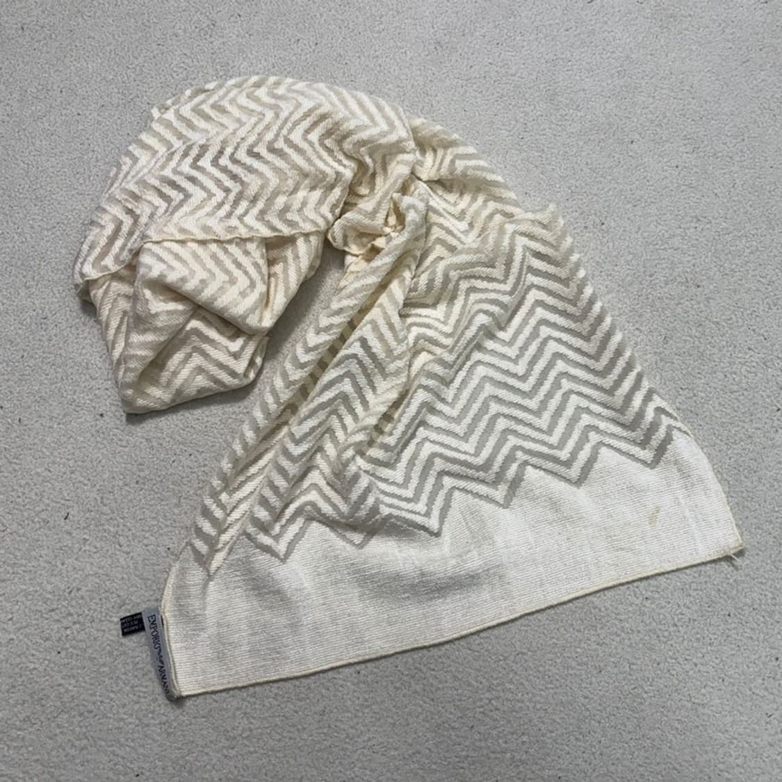 EMPORIO ARMANI 세브런 패턴 실크 스카프 아이보리 상품이미지3