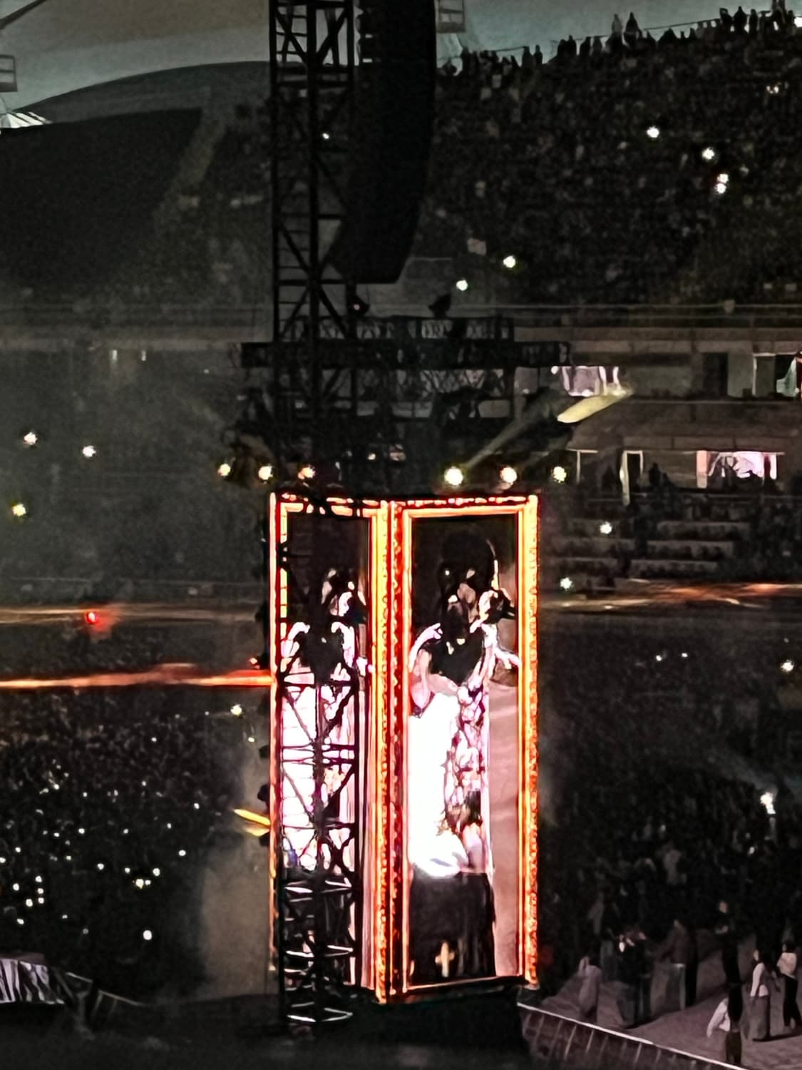 Travis Scott 2025.10.25 고양 MD 유토피아 반팔티 L 상품이미지3