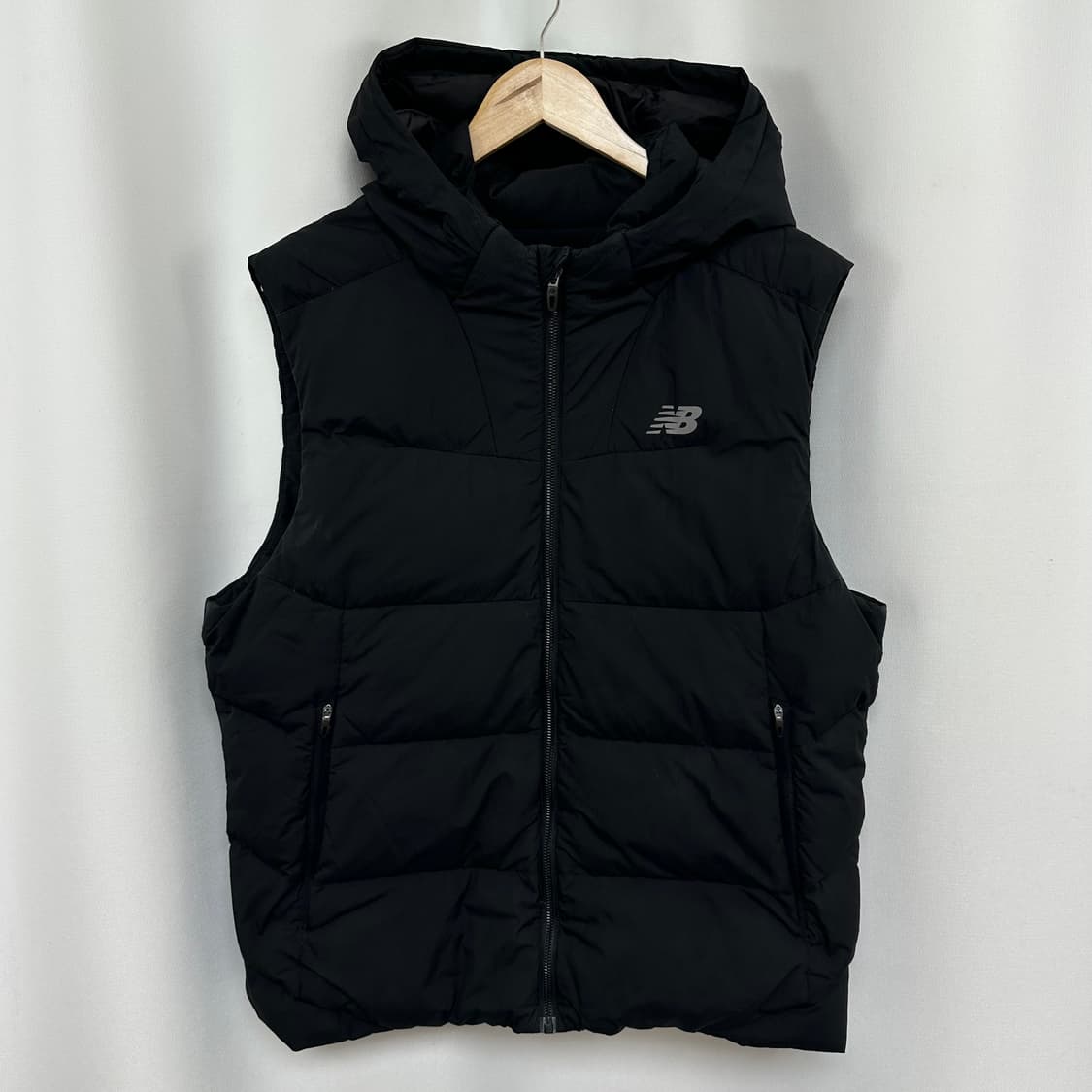  뉴발란스 남자 패딩조끼 검정 거위털 XL 105  EIWE 상품이미지1