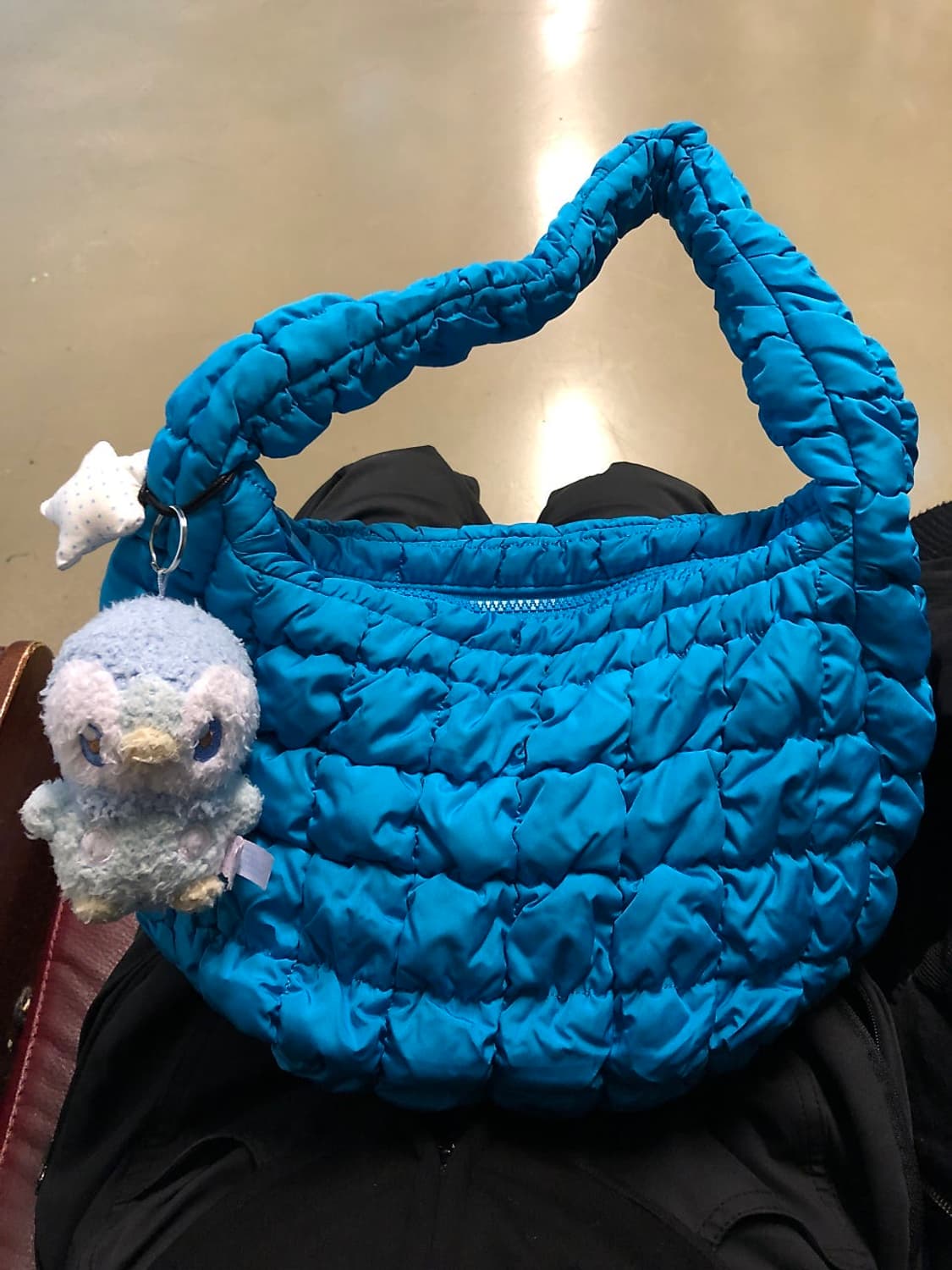 코스 퀼티드 미니 구름백 브라이트 터콰이즈 상품이미지1