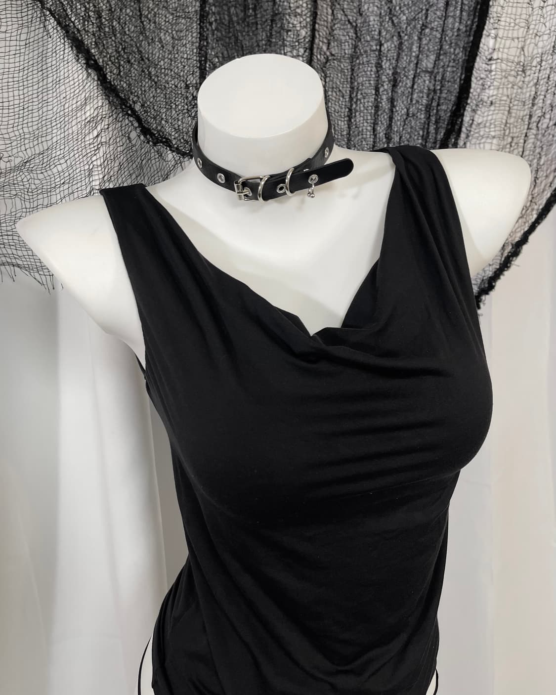 black sleeveless 상품이미지2