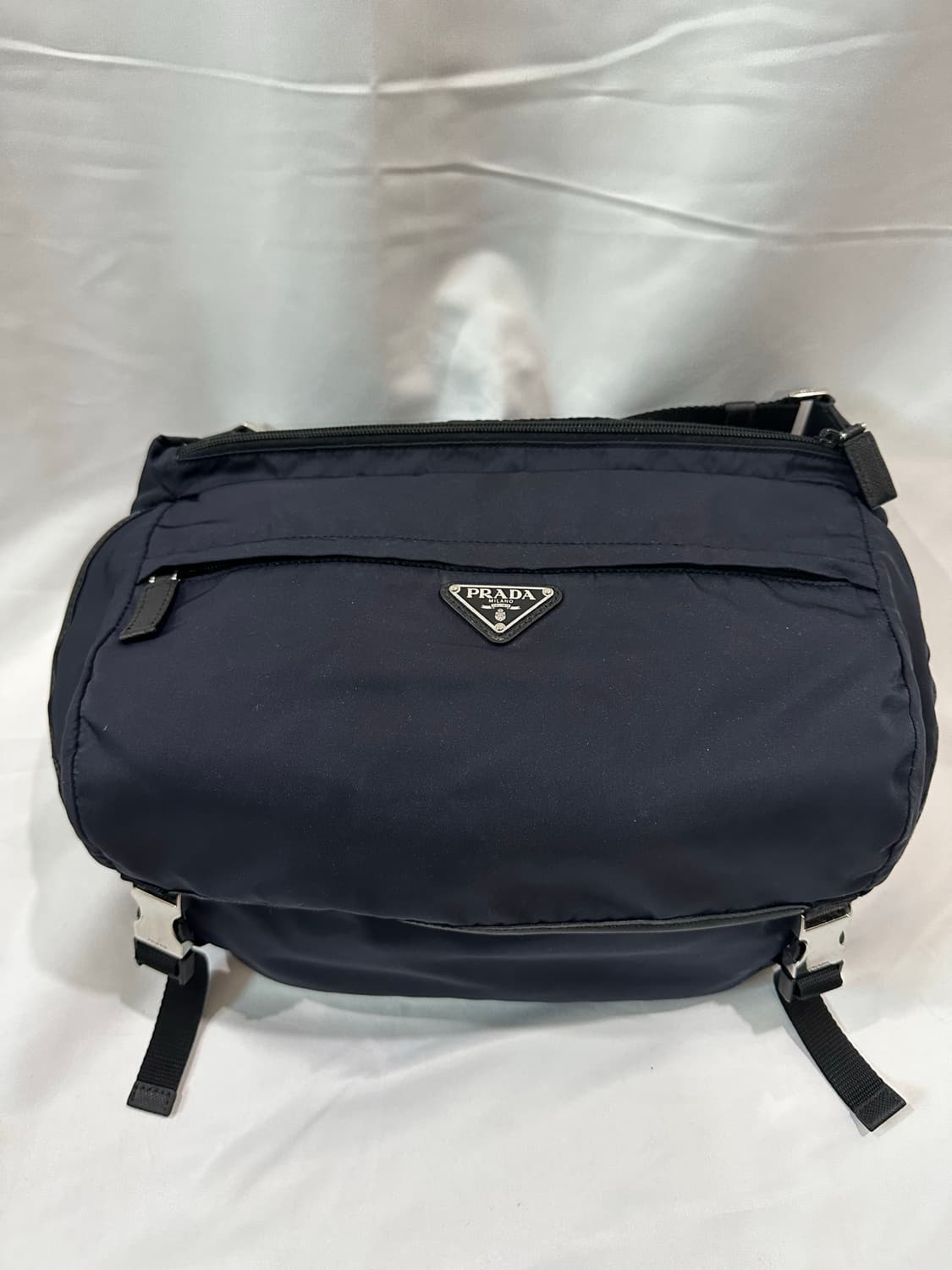 PRADA 프라다 바이커백 크로스백 라지 네이비 상품이미지2