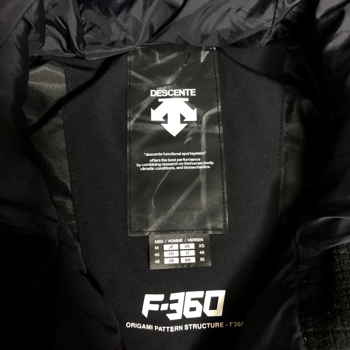 데상트 스위스 레플리카 패딩 M 상품이미지2