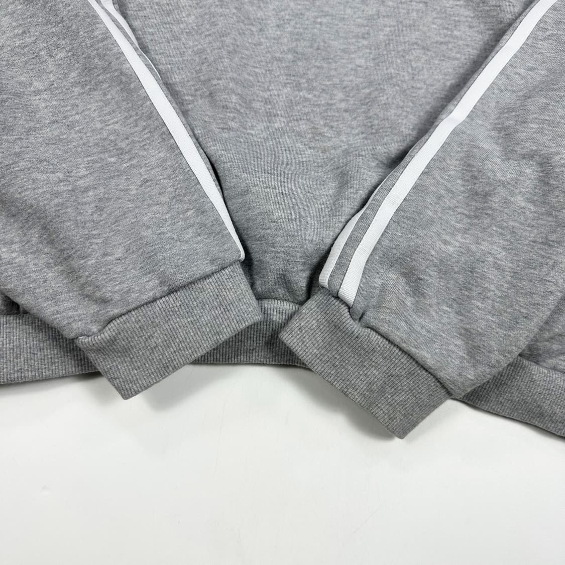 아디다스 레터링 그레이 크루넥 맨투맨 (M) 상품이미지4