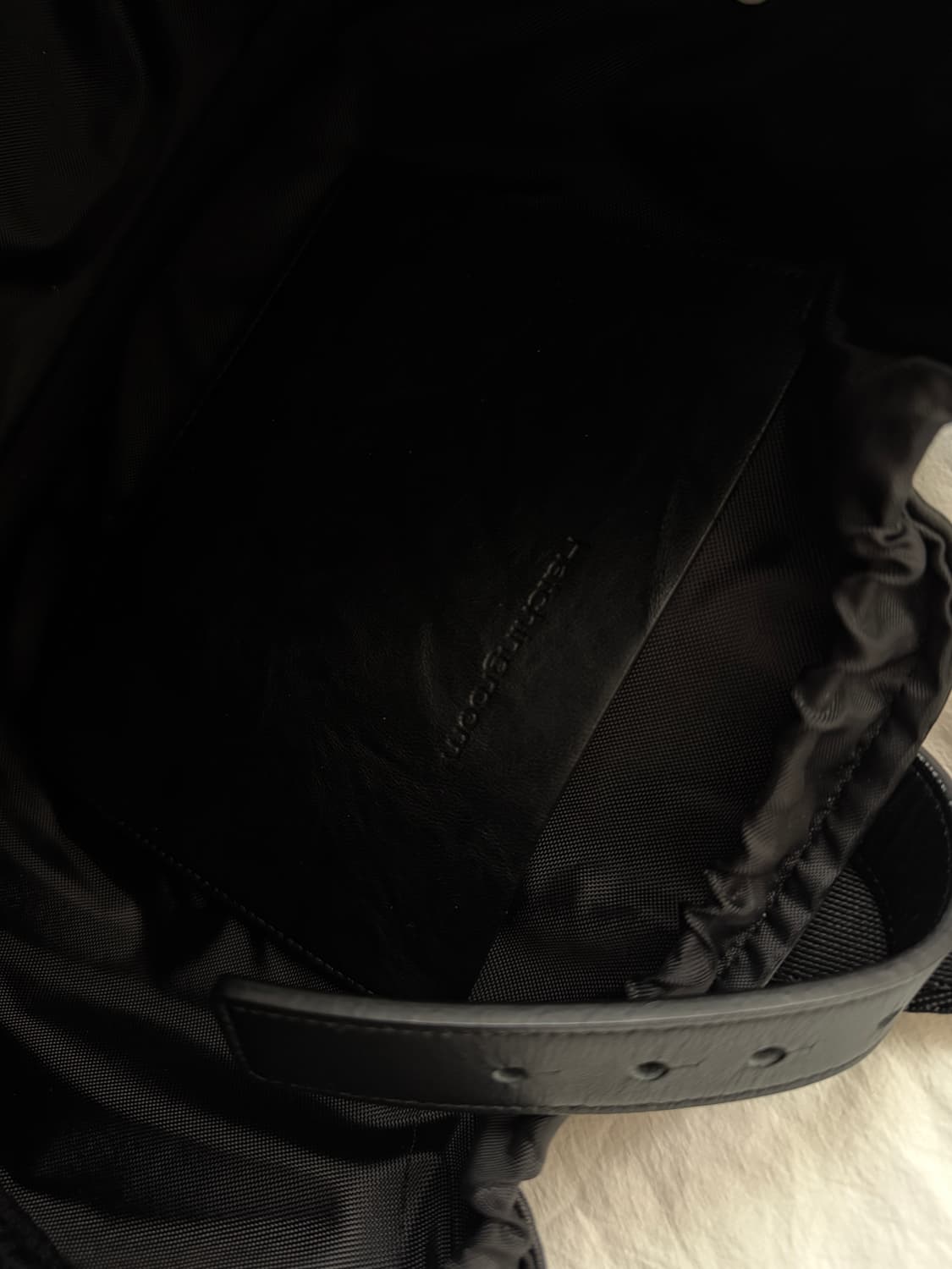 해칭룸 웨이비백 미들 사이즈 레더 블랙 상품이미지5