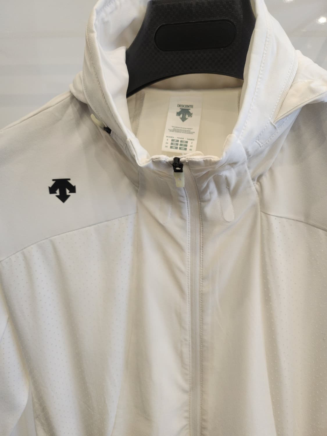 데상트 여성 바람막이후드쟈켓90 상품이미지3