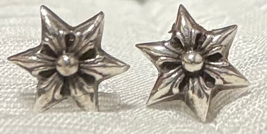 크롬하츠 스터드 이어링 한쌍 상품이미지1