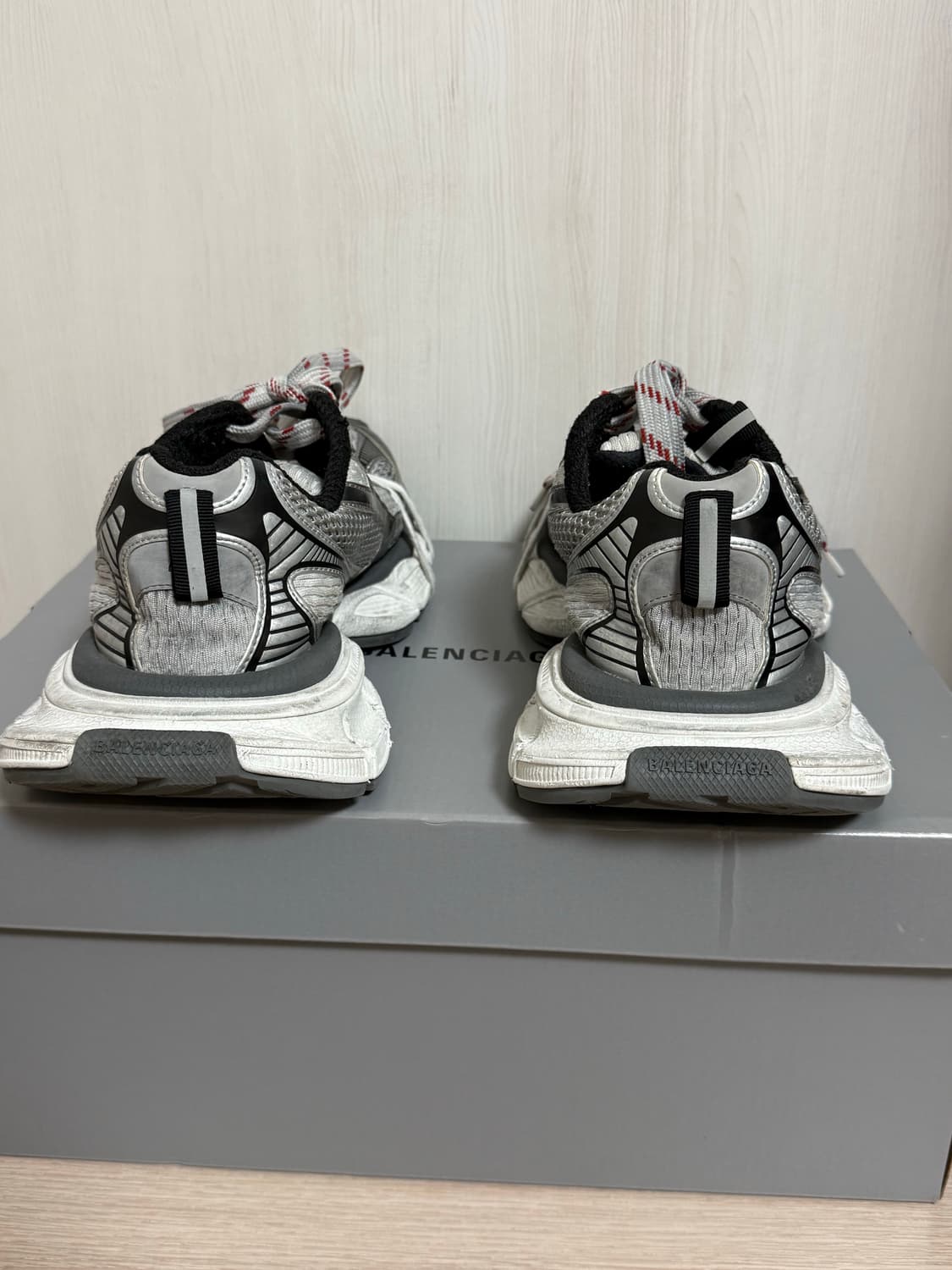 (42) 발렌시아가 3xl 그레이 레드 화이트 백화점판 상품이미지3