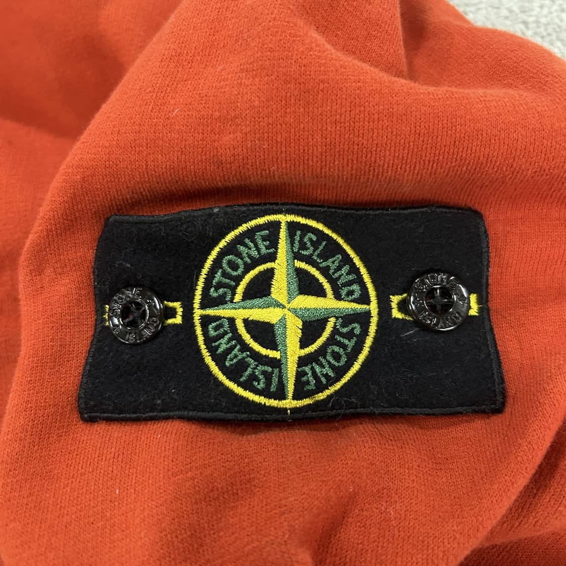 스톤아일랜드 오렌지 맨투맨 티셔츠 s 상품이미지3