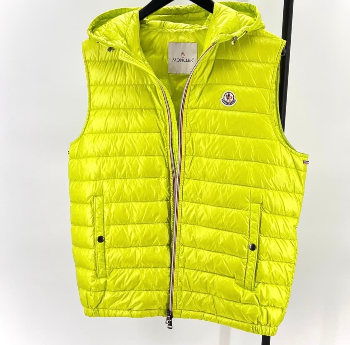 몽클레어 지앙 후드 다운 경량 베스트집업 ㅡ 105사이즈 상품이미지4