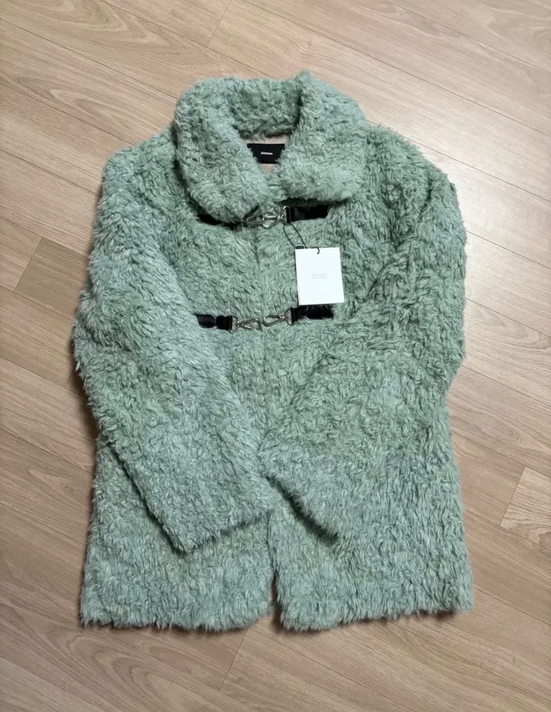 에트몽 Buckle Fur Half Coat 상품이미지1