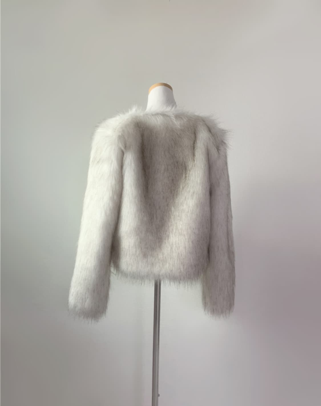스젠 퍼자켓 Rokina Eco Fur Jacket (White) 애즈온 상품이미지7
