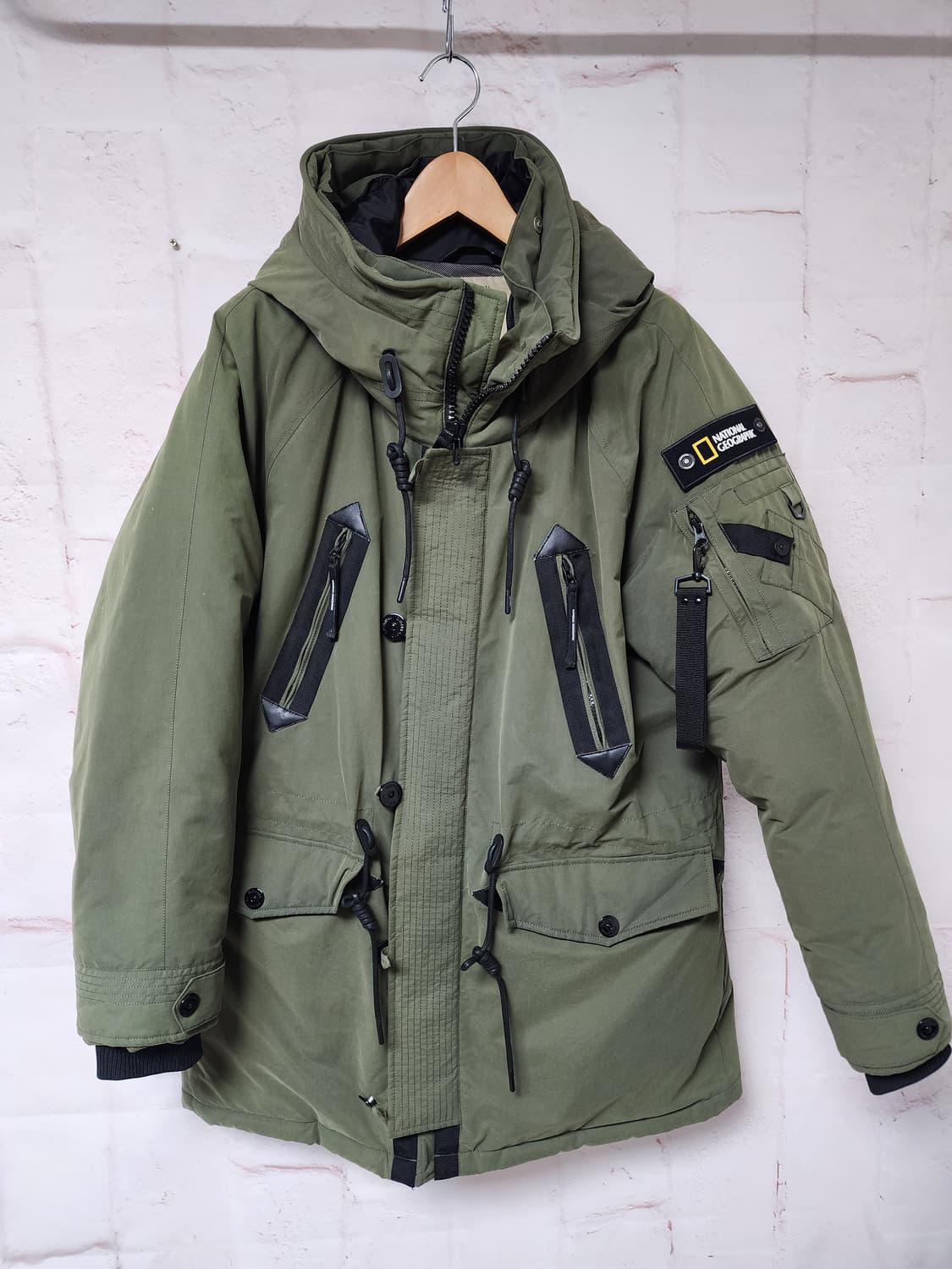 내셔널지오그래픽 
카키색 패딩 야상 점퍼 상품이미지2