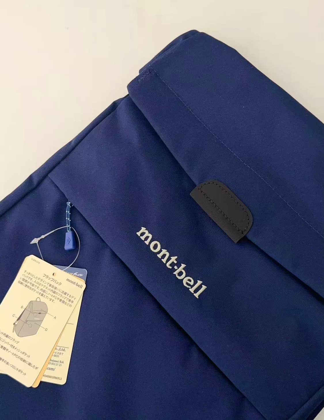 (새상품)몽벨 롤 탑 플랩팩 15 백팩 네이비 상품이미지3