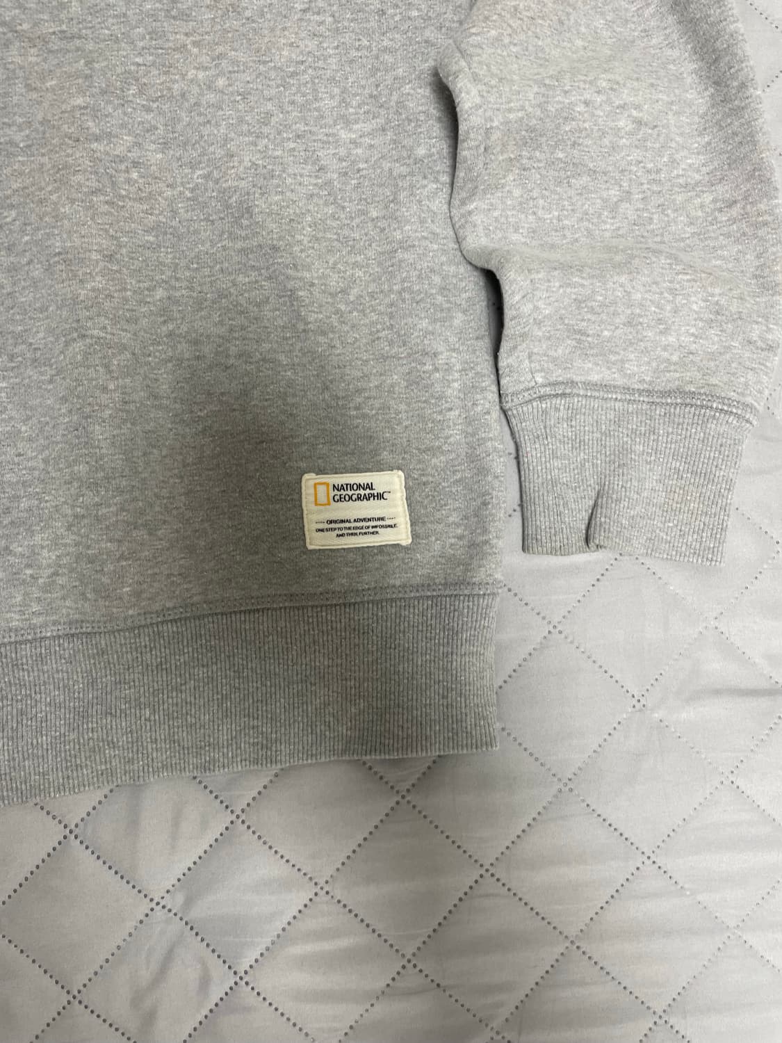 내셔널지오그래픽 자수 맨투맨 그레이 상품이미지3
