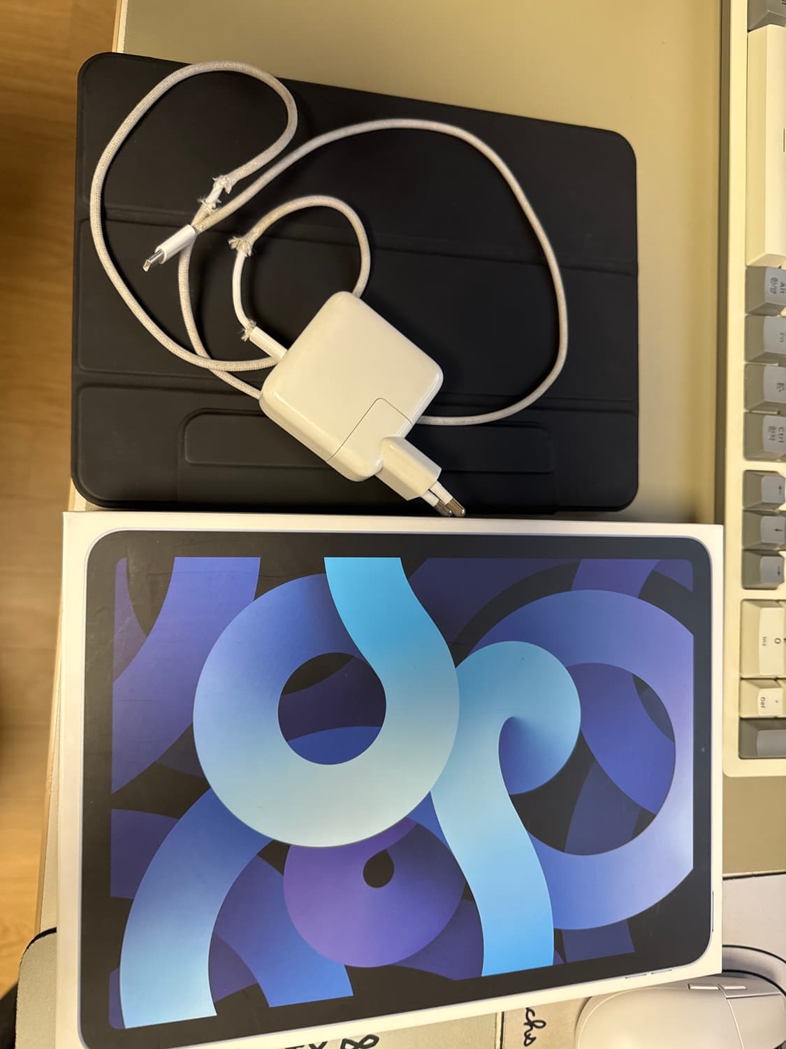 아이패드 에어 4세대 블루 64GB 상품이미지1