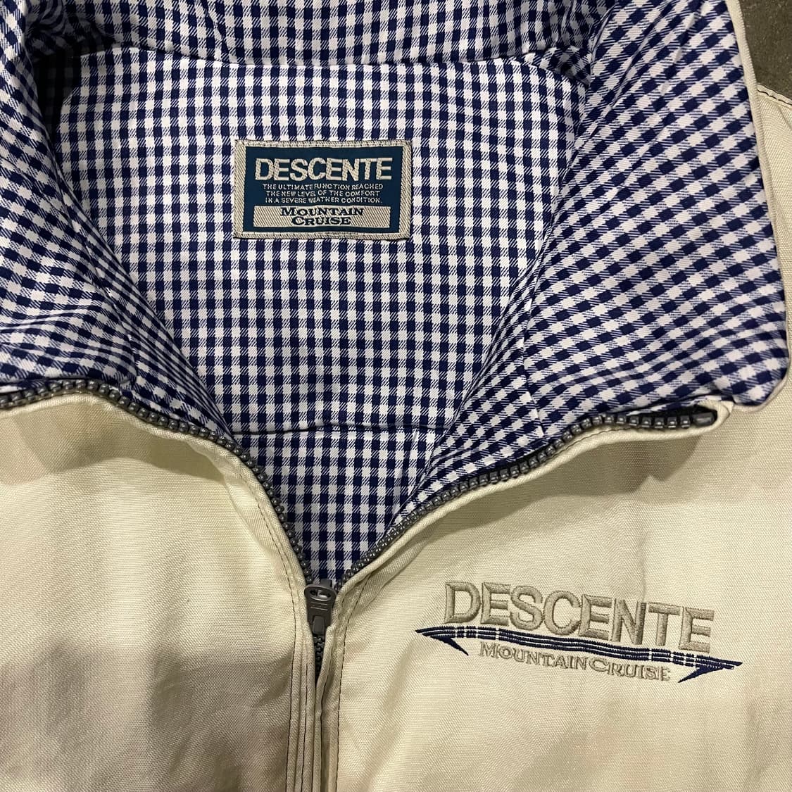 데상트 reversible down Vest   상품이미지4