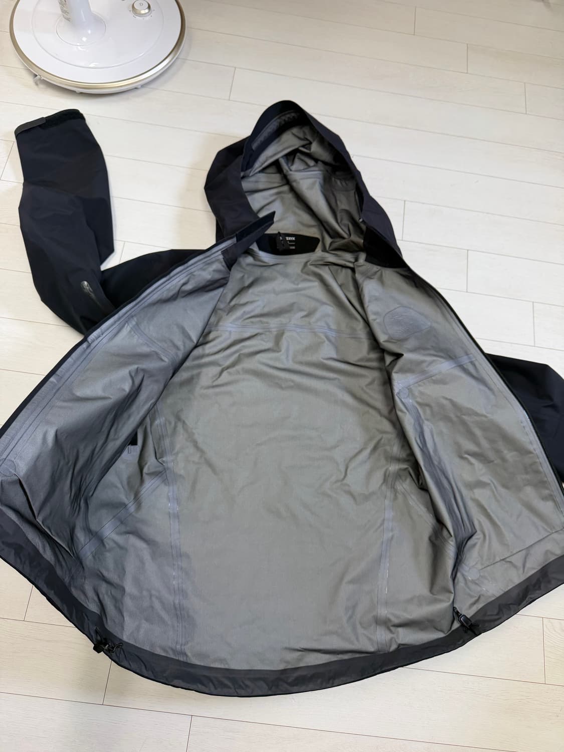 아크테릭스 베타 LT  M 사이즈 블랙 상태 9.7/10  사진찍고 절대 상품이미지8