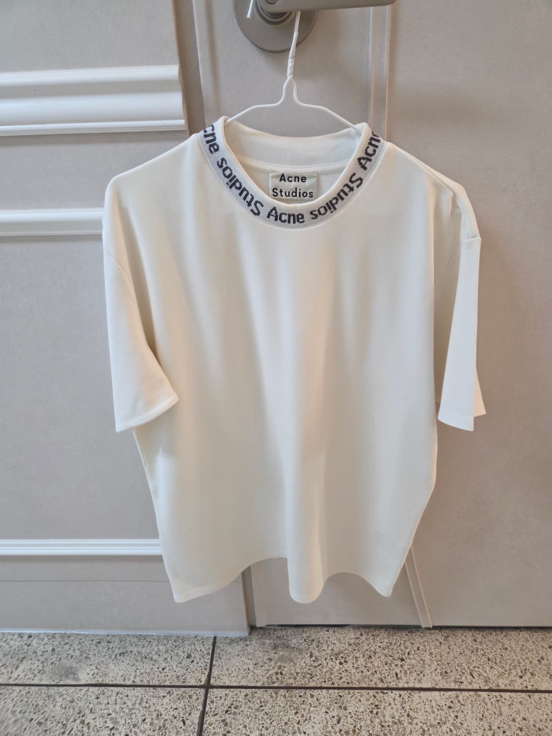 아크네 스튜디오 로고 크루넥 반팔 티셔츠 상품이미지1