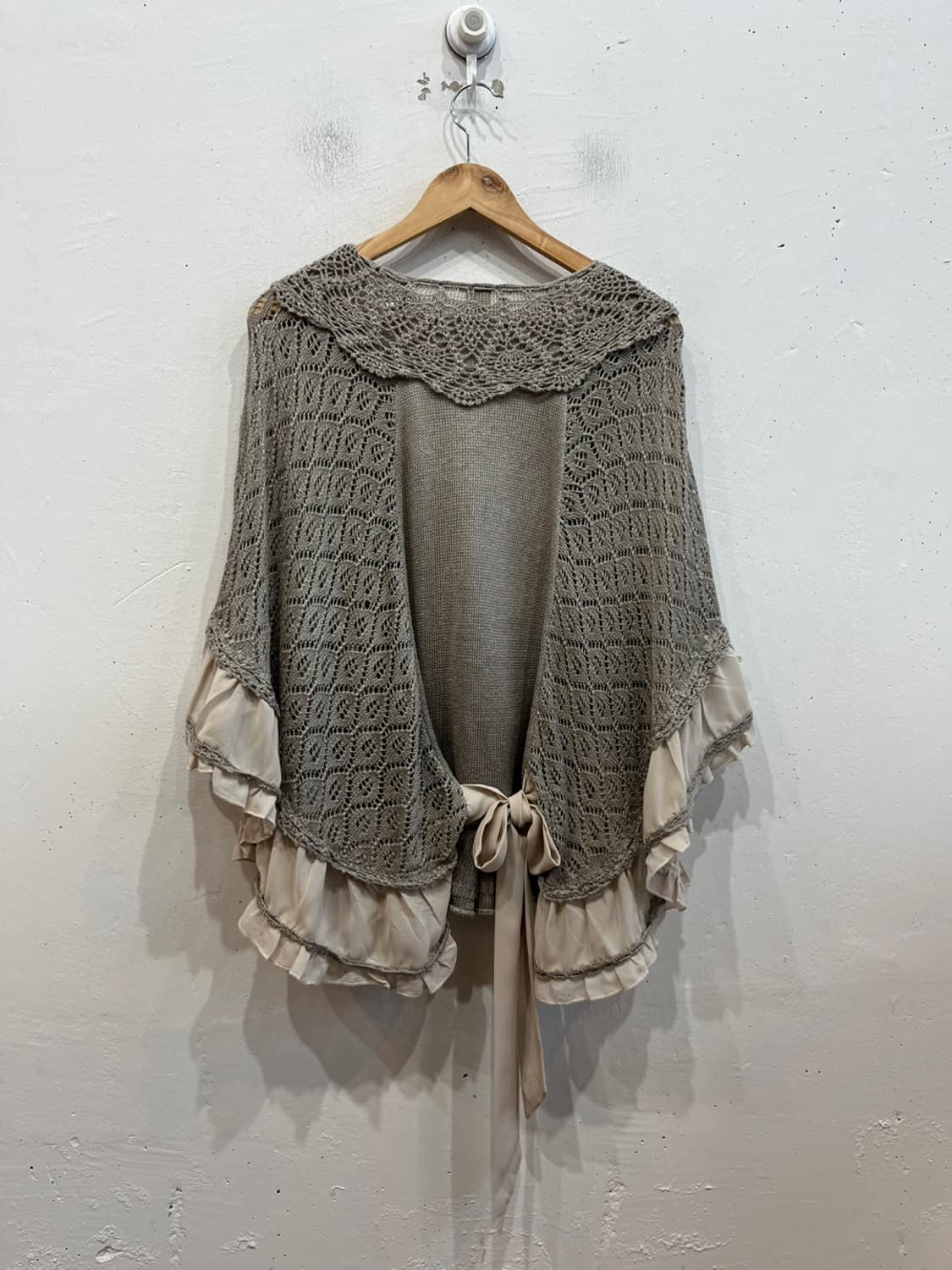 액시즈팜 크로쉐 프릴 케이프 가디건  상품이미지2